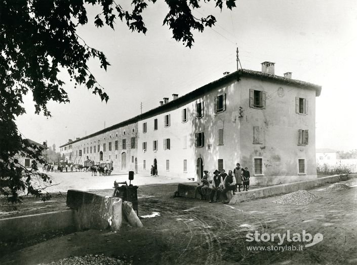 Via Castello Di Cavernago