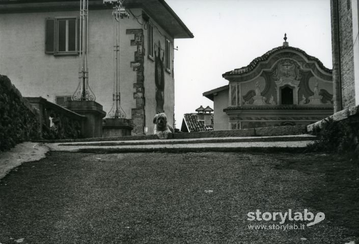 All'esterno della Chiesa di San Lorenzo Martire