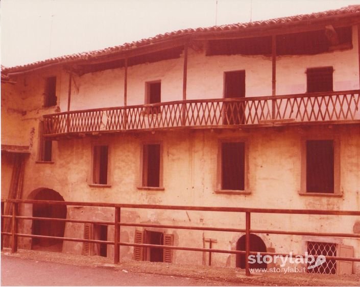 Edificio in via Valle un tempo sede del municipio comunale