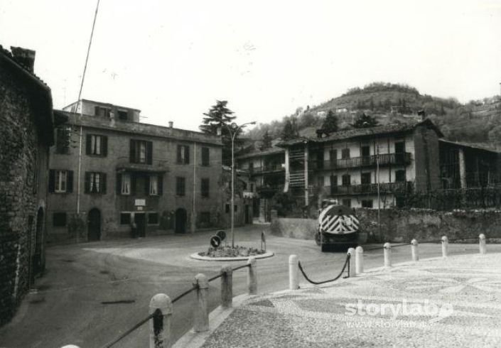 Piazza Alberico Da Rosciate, Borgo Di Rosciate