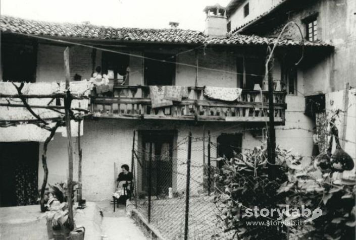 Interno Della Cascina In Via Cavagnis A Rosciate