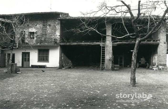 Portico Con Fienile Nel Borgo Antico