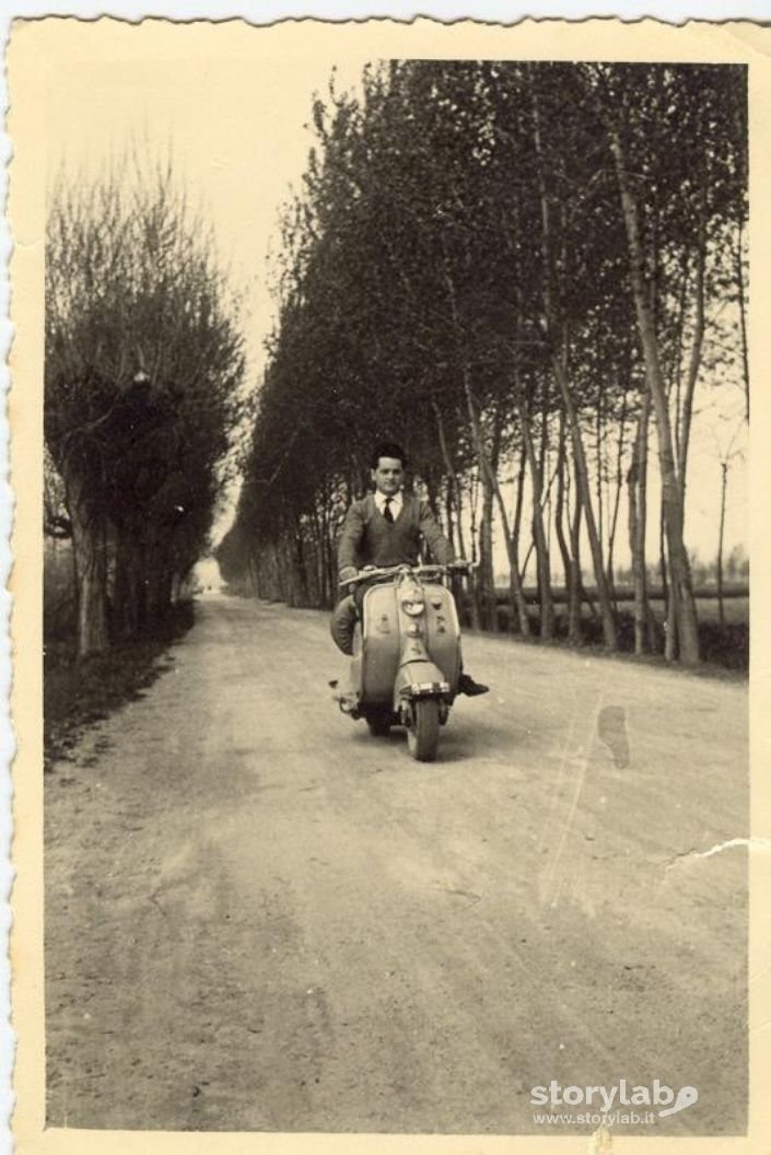 In Lambretta Sulla Strada Per Spirano