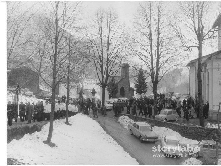 Funerali di Don Michele Paganelli