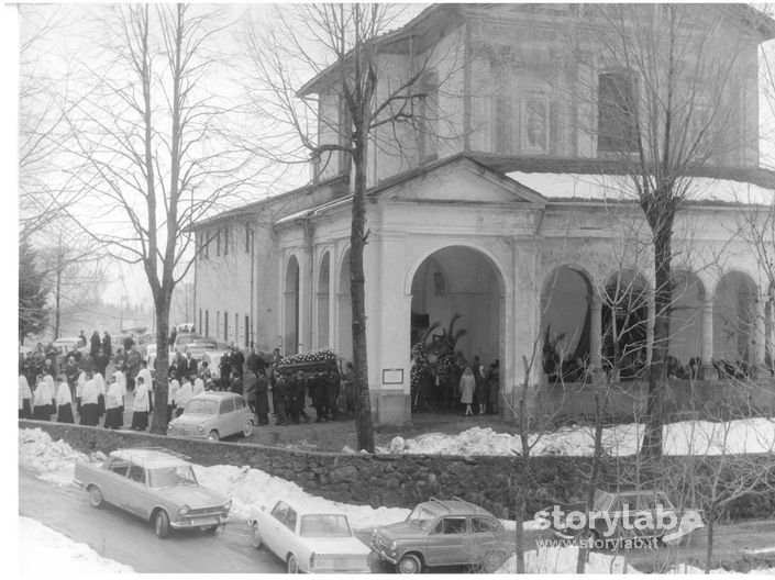 Funerali di Don Michele Paganelli