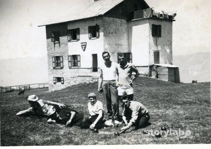 Giocatori di bocce al Rifugio Magnolini