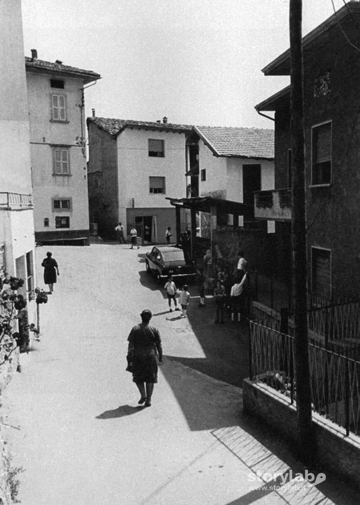 Via San Gottardo nella frazione di Branico