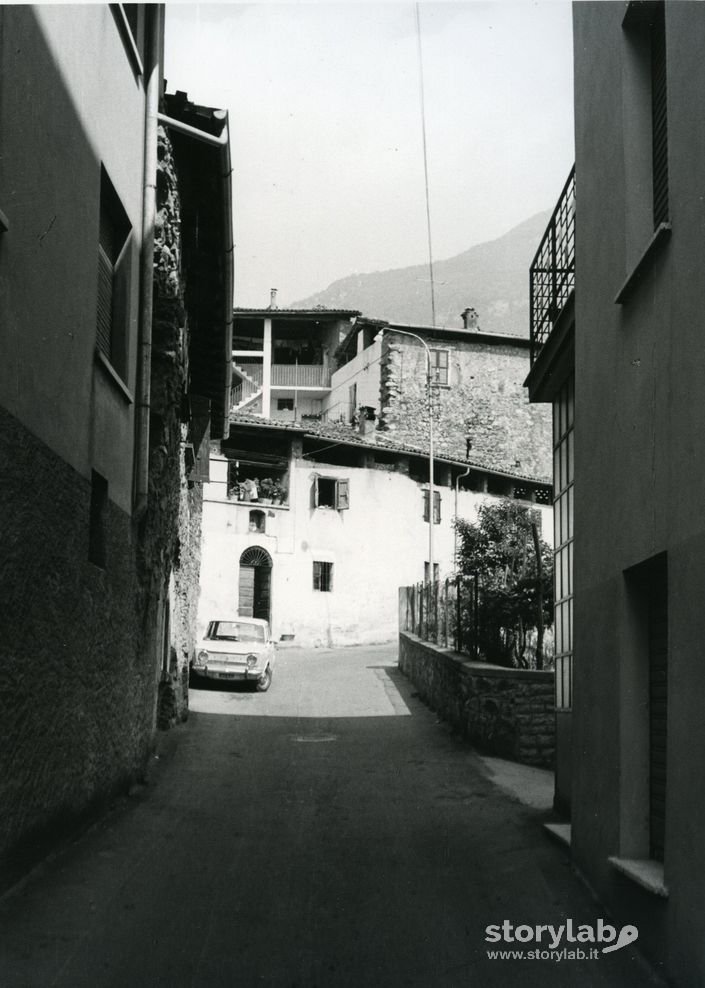 Via Vittoria