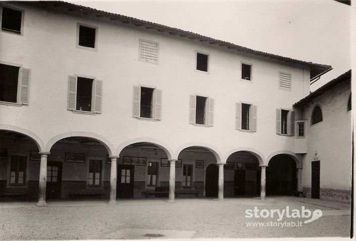 Cortile Scuola Primaria Maddalena Di Canossa