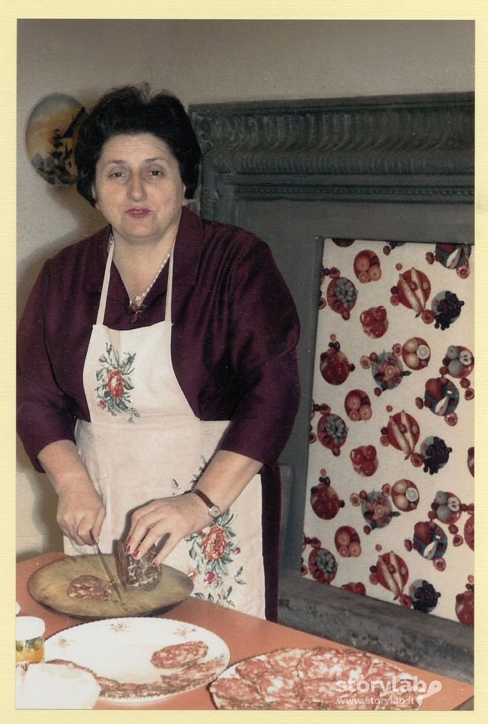 Angela in cucina 
