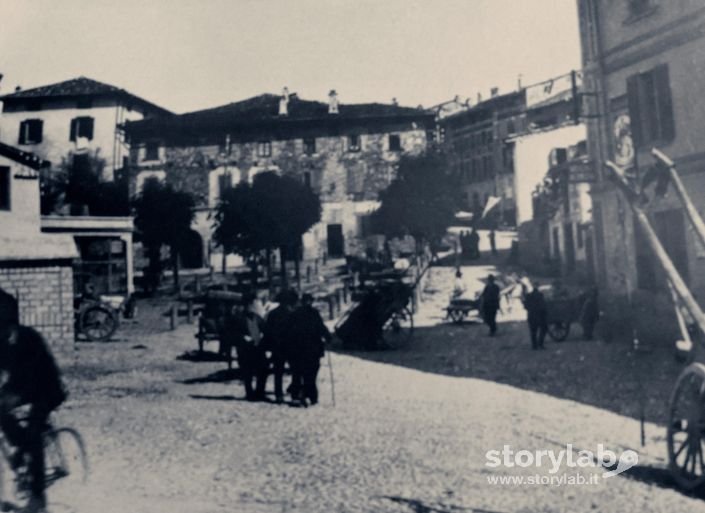 Clusone Piazza Della Rocca