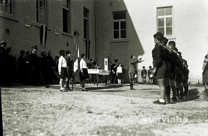 Inaugurazione Del Gagliardetto Nel Cortile Della Scuola Media