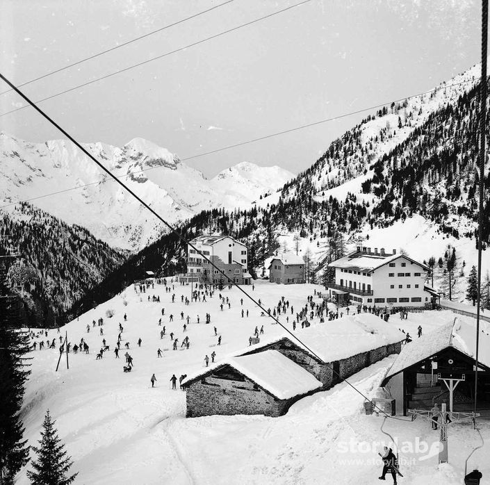 Rifugio Con  Sciatori